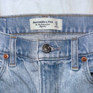 Abercrombie & Fitch - The 90’s Relaxed Jean, High Rise, Size 4R